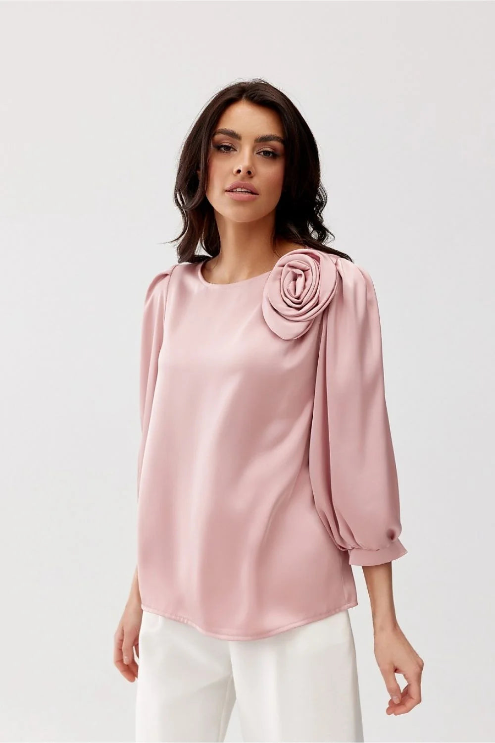 Chemisier élégant pour femme en satin rose pastel avec fleur en tissu manches longues coupe ample