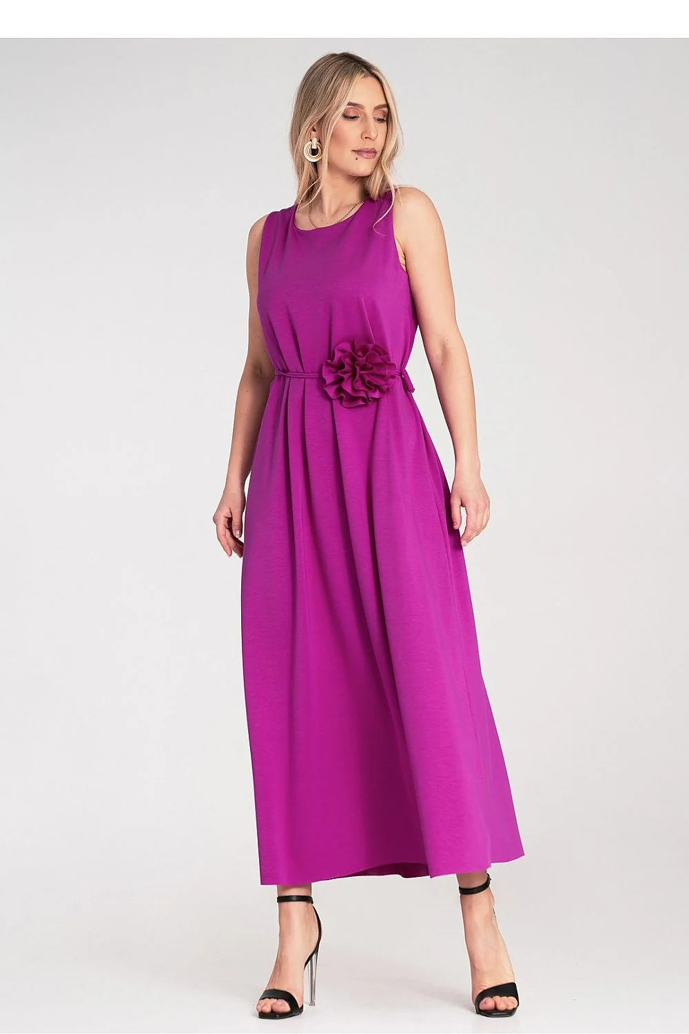 robe longue maxi fuchsia sans manches encolure ronde taille marquée ceinture fine fleur décorative tissu fluide doux poches latérales élégante