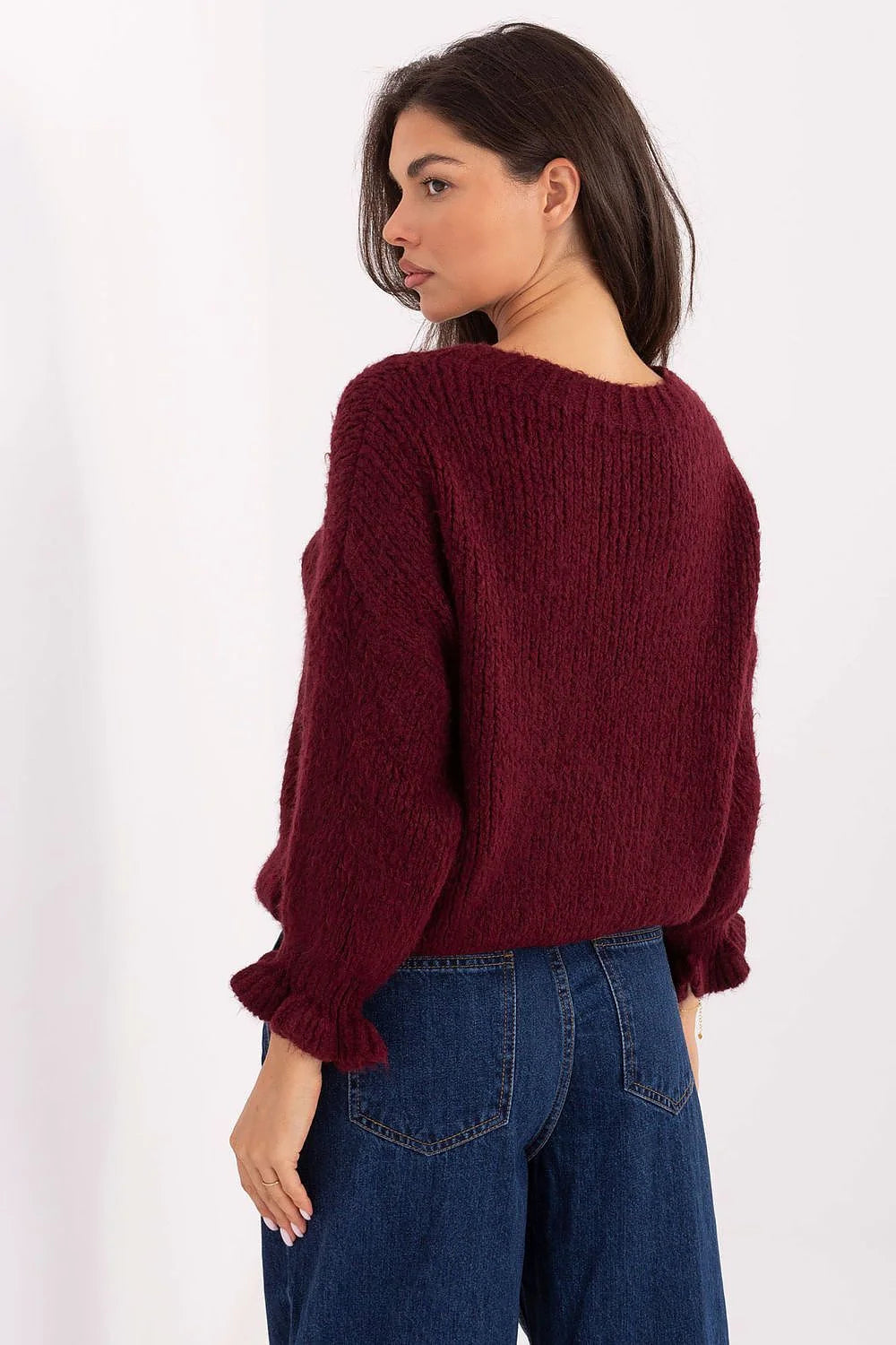 pull femme bordeaux maille épaisse col rond coupe droite longueur hanche manches ballon poignets volantés texture duveteuse bouclée chaud cosy