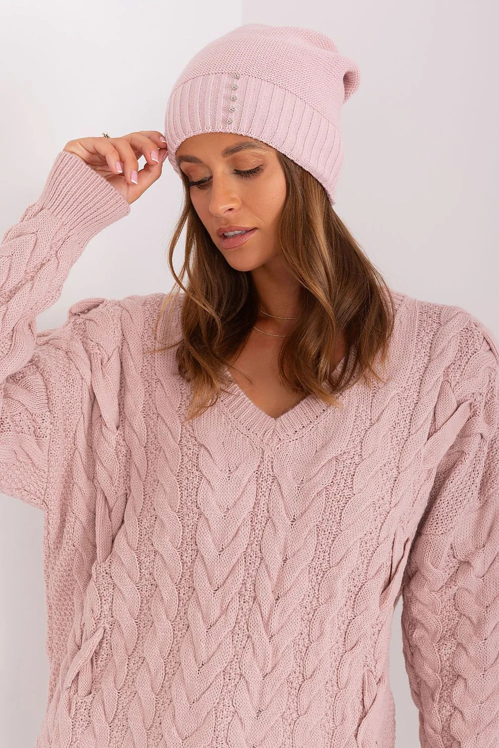 Bonnet Rue Paris en laine et acrylique, style tricoté, bord côtelé, perles argentées, rose pâle, femmes, hiver, confort, élégance, cadeau, mode parisienne, accessoire chic, été