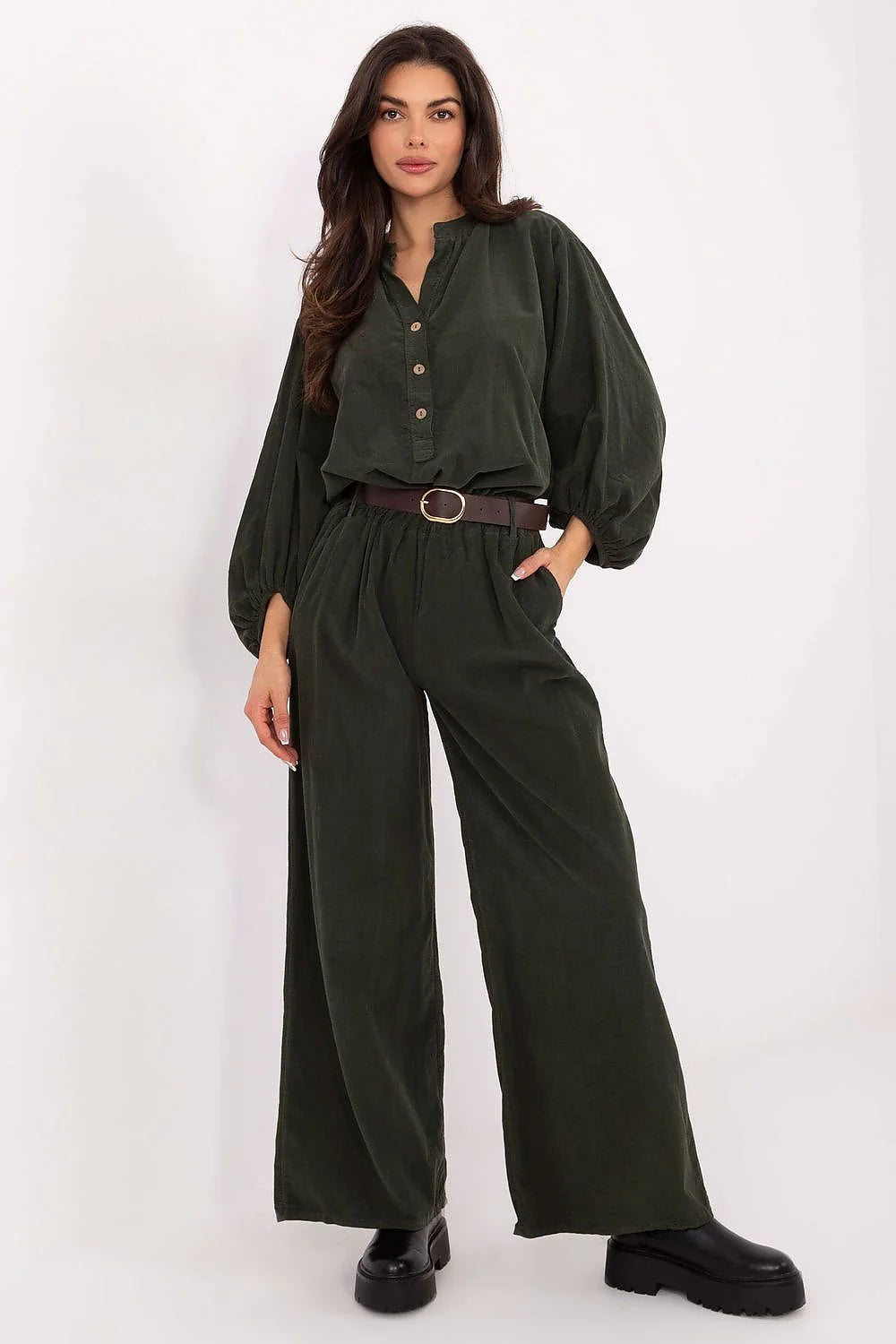 chemisier femme chic décontracté polyester léger confortable manches longues bouffantes féminines décolleté cœur col délicat boutons longueur standard