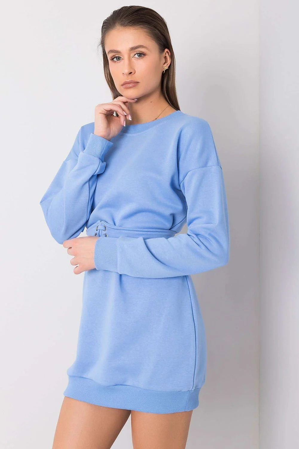 Robe de jour en coton gris, ceinture ajustable, manches longues, encolure ronde, coupe cintrée, longueur mi-cuisse, femmes