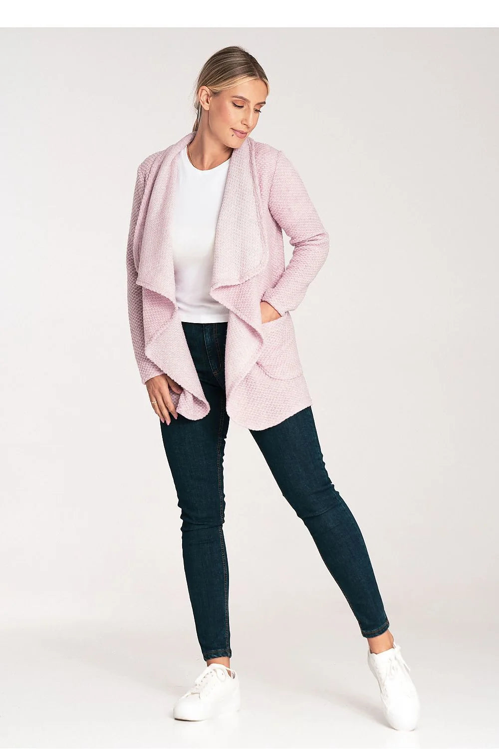 Cardigan femme élégant en maille texturée couleur rose pâle coupe ample col châle sans fermeture poches latérales matelassé