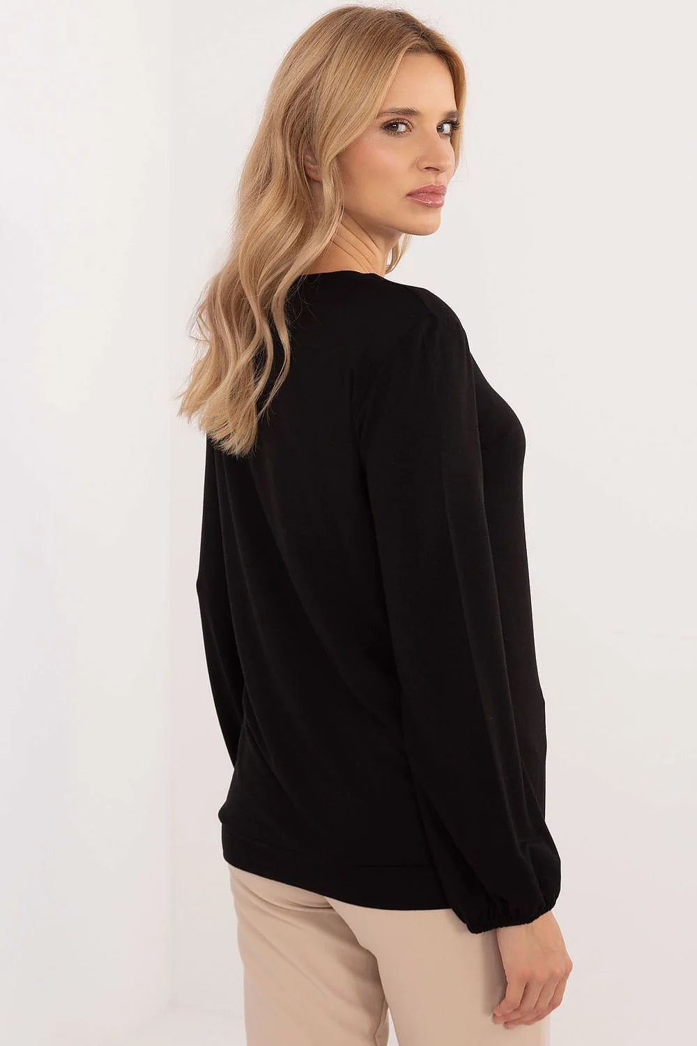 pull noir femme manches longues légèrement bouffantes col rond broderie min min contraste crème coupe droite ample jersey coton doux