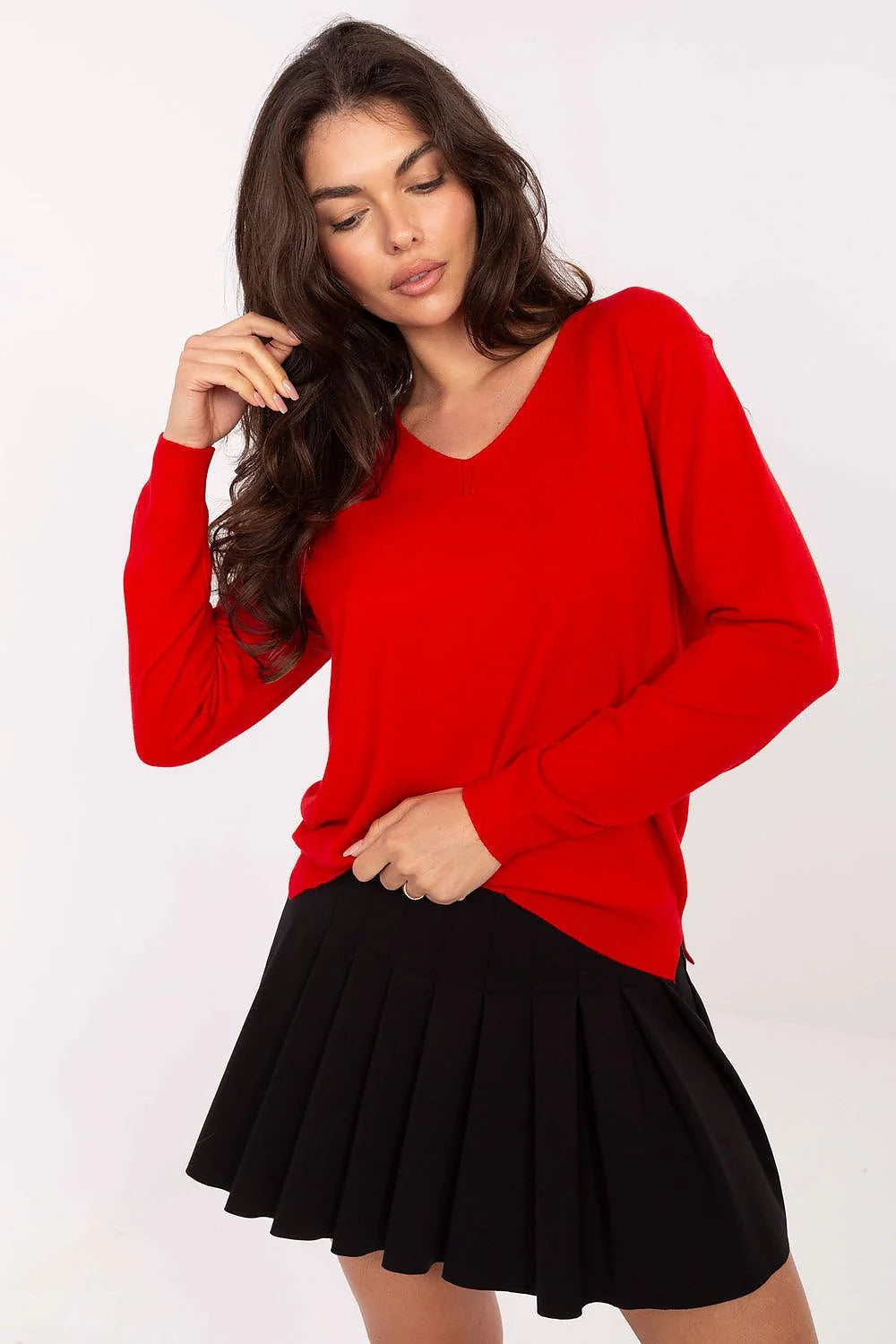 pull femme colV manches longues maille fine rouge vif viscose modal polyamide élasthanne poignets côtelés ourlet fendu taille réduite polyvalent