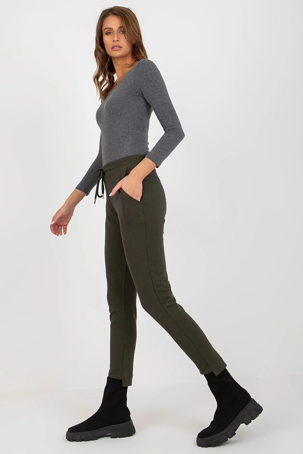 pantalon survêtement jogger femme slim fuselé cheville kaki olive taille élastiquée cordon embouts métalliques jersey stretch coton respirant confortable