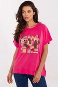 T-shirt femme casual design moderne rose vif manches courtes encolure ronde motifs graphiques dorés Paris amour