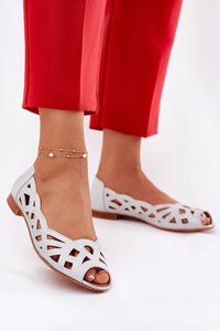 Ballerines Jezzi Step in style ouvertes laser découpées motifs géométriques cuir écologique semelle bois naturelle blanc cassé doré perles femmes