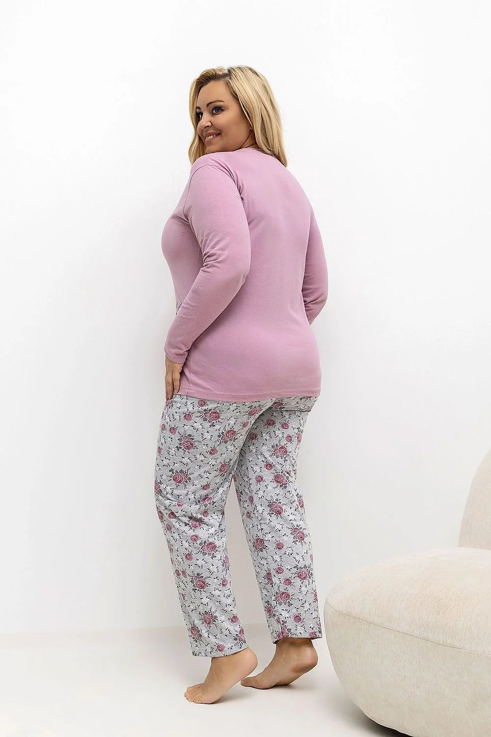 pyjama femme grande taille ensemble haut manches longues encolure ronde patte boutonnée motif floral imprimé rose pantalon droit élastiquée coton