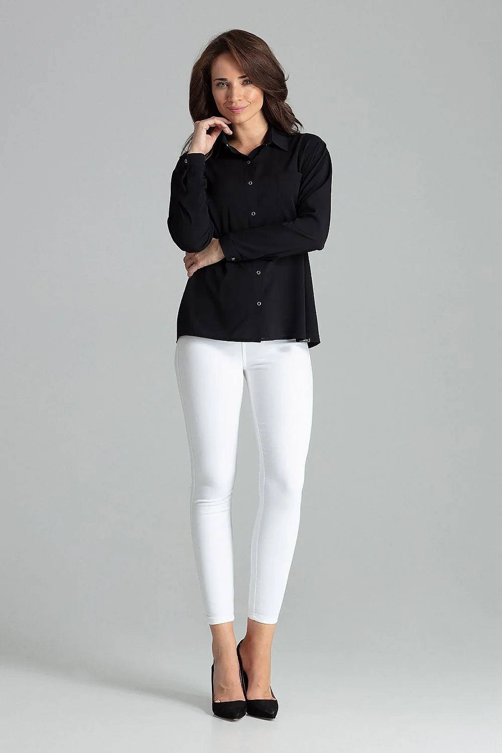 Chemise élégante pour femme en tissu fluide beige manches longues style classique et polyvalent
