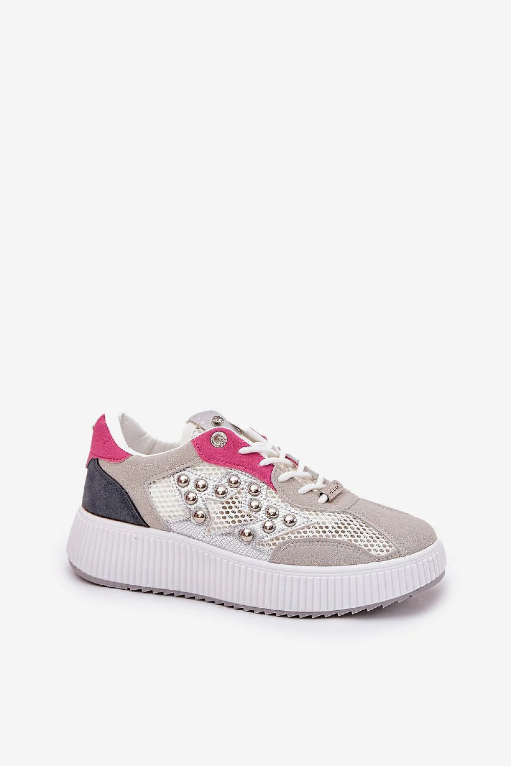 Baskets femmes style urbain coupe basse matelassée cuir synthétique maille blanche rose vif accents métalliques