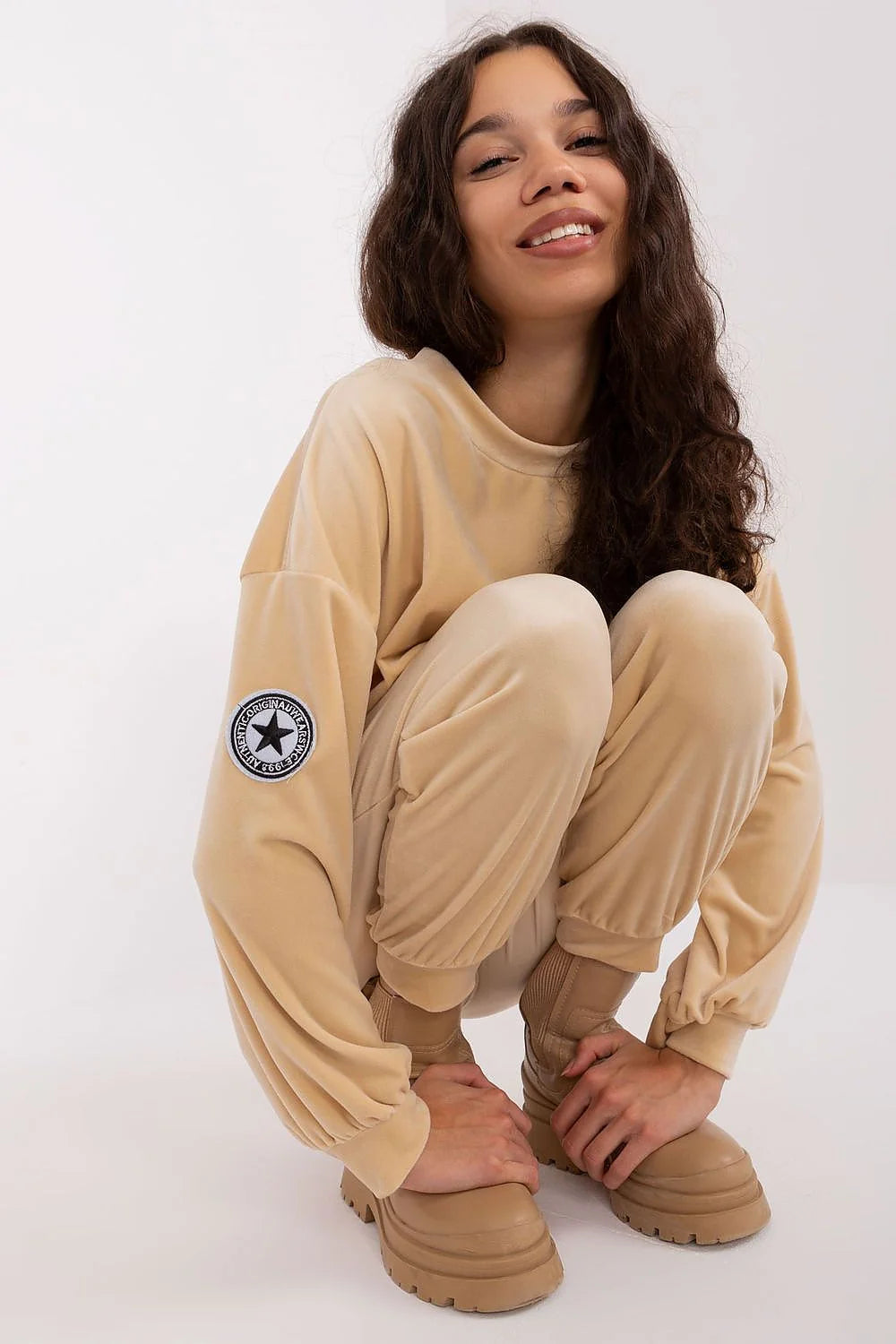 Ensemble de survêtements élégant féminin beige clair confortable style moderne pour femmes