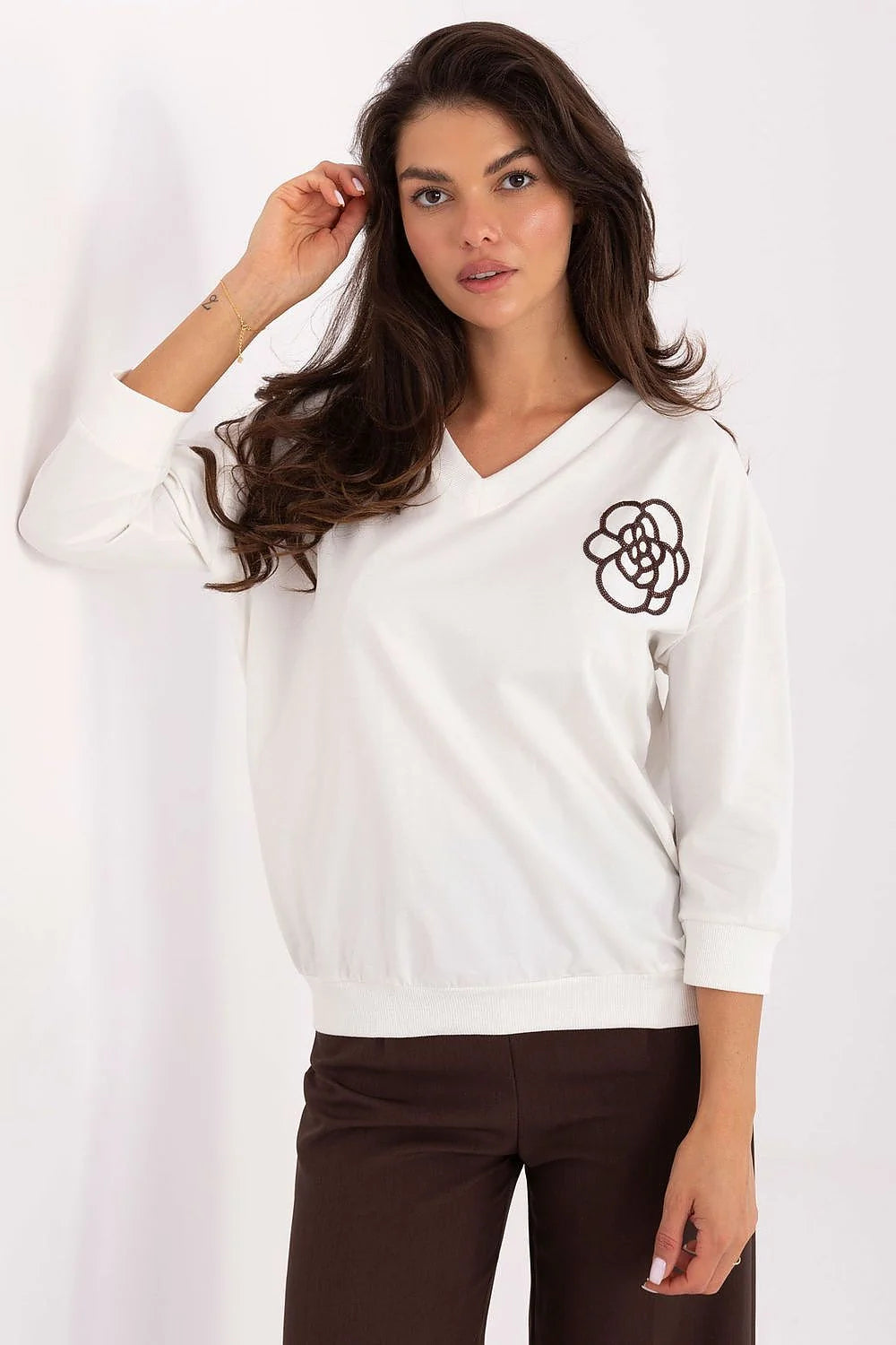 chemisier femme coton respirant élasthanne confortable ajusté silhouette broderie subtile poitrine col V manches trois quarts coupe ample