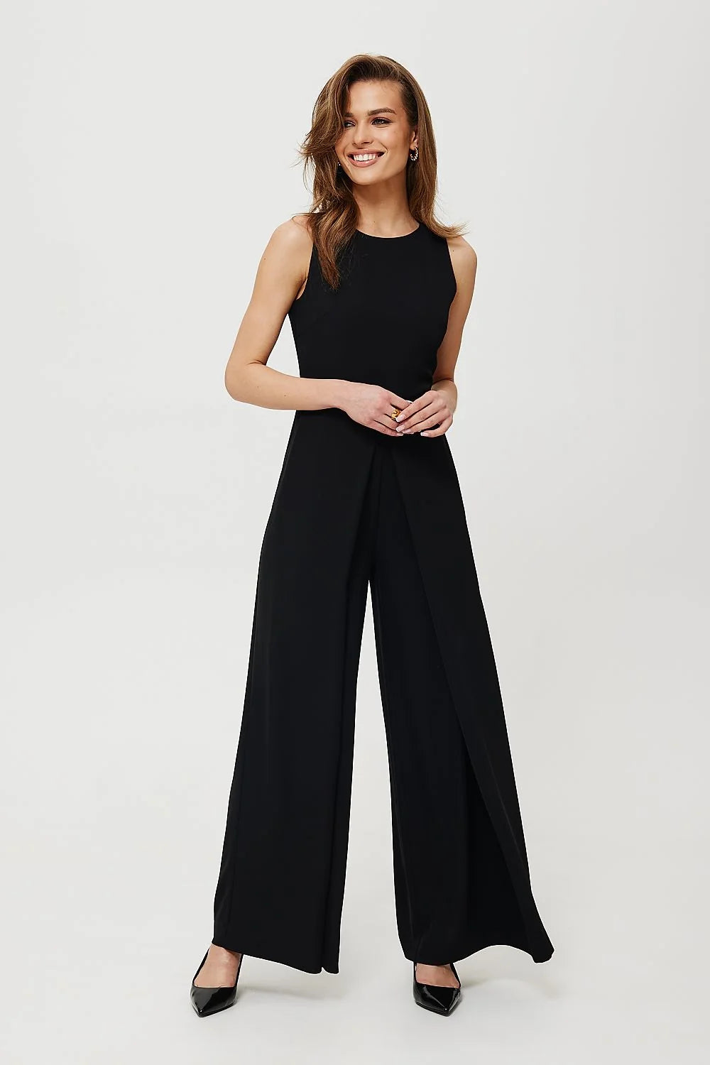 Combinaison pour femme moderne élégante sans manches coupe ajustée buste large jambes fluides couleur noire tissu polyester crêpe