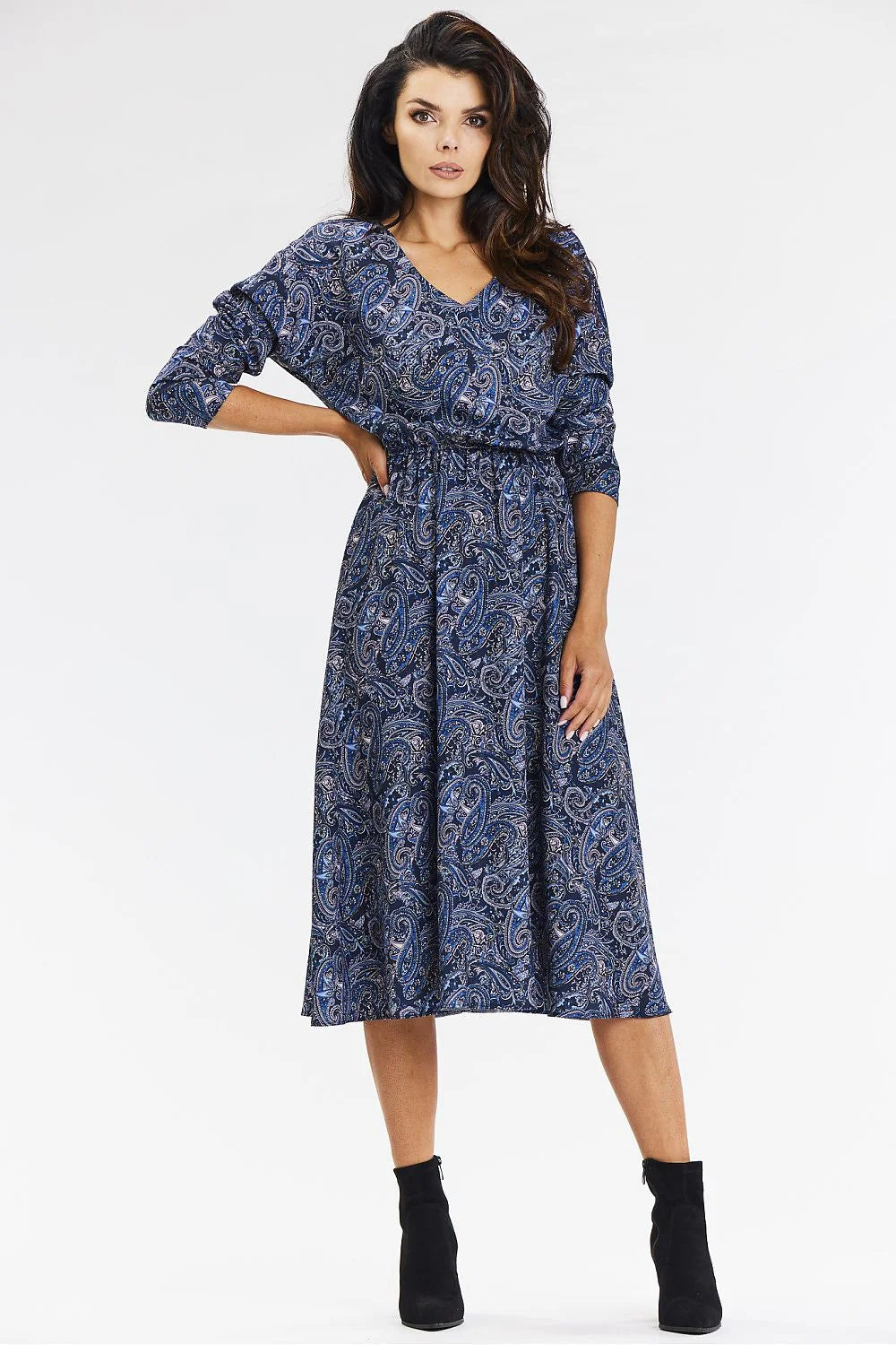 Robe féminine classique imprimé paisley bleu marine manches longues encolure ronde taille ajustée femme