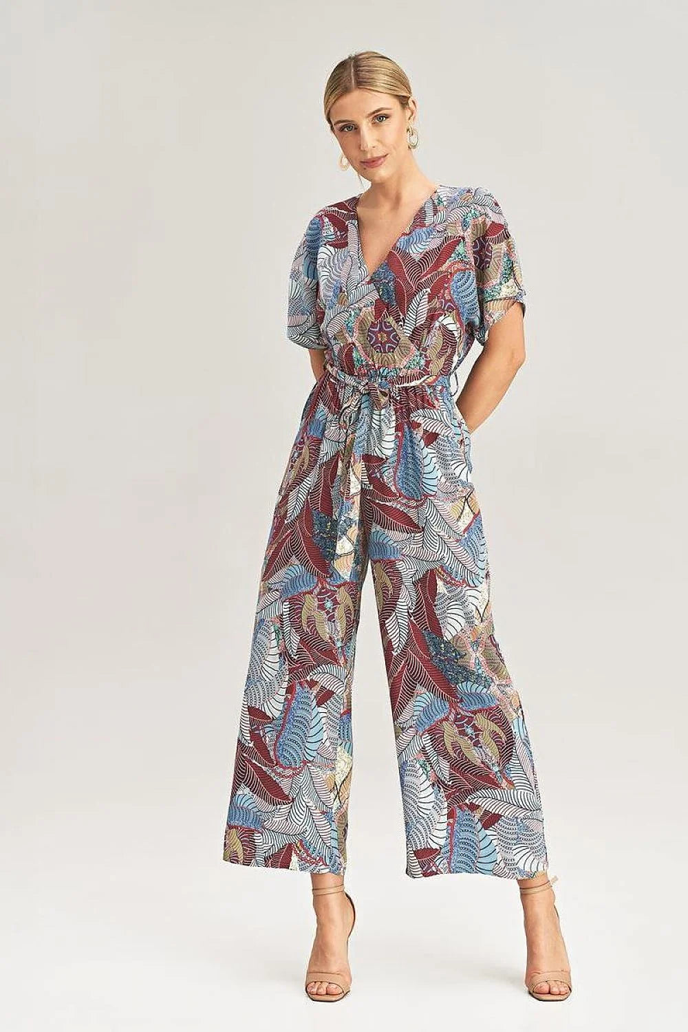 combinaison féminine audacieuse viscose légère fluide imprimée tropicale géométrique feuilles multicolore bleu bordeaux ceinturée ajustable manches courtes évasées