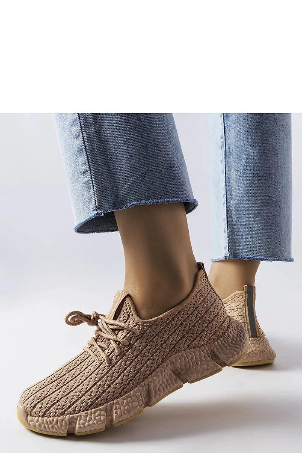 Chaussures de sport modernes pour femmes en tissu beige, confortables, semelle en caoutchouc, design bas, style décontracté, Élodie