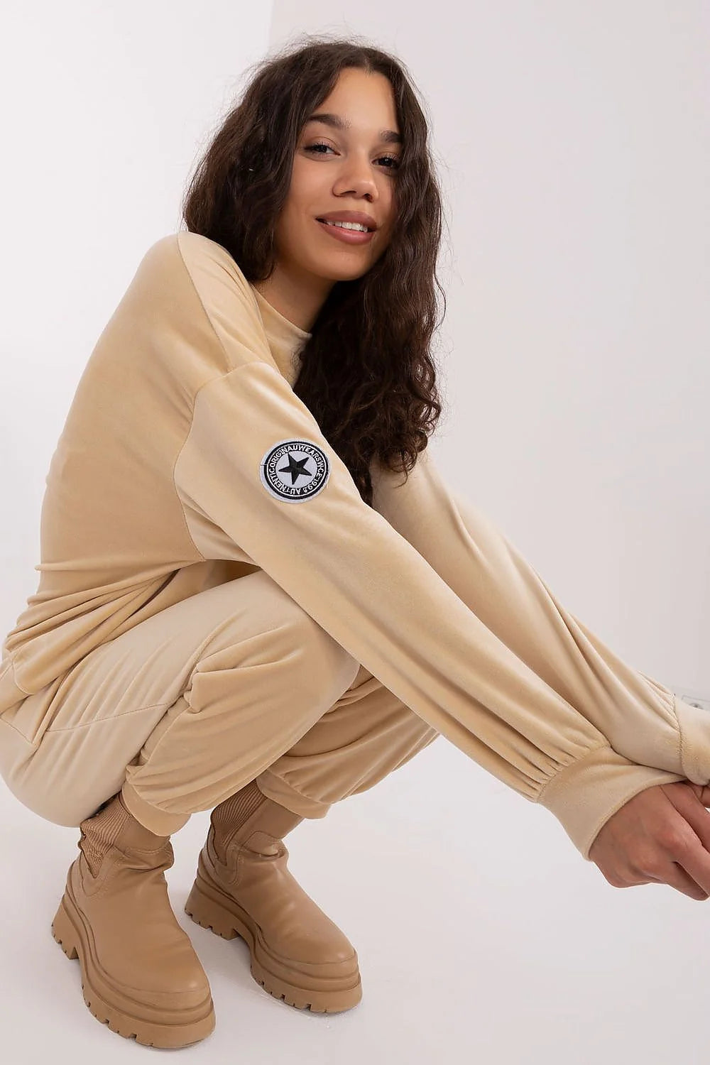 Ensemble de survêtements élégant féminin beige clair confortable style moderne pour femmes