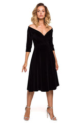 Robe soirée velours noir élégante épaules dénudées coupe évasée rétro moderne femmes ajustée