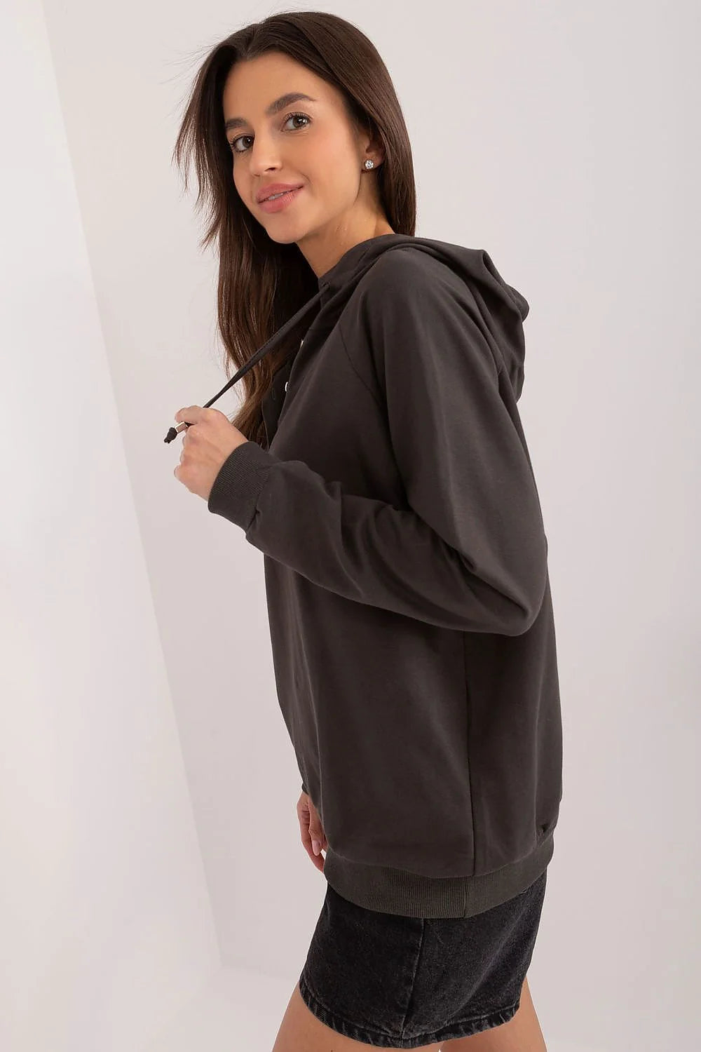 Sweatshirt Relevance pour femme, style décontracté moderne, coupe ample raglan, capuche ajustable, coton高品质, gris foncé, finitions côtelées, boutons-pression métalliques, occasion quotidienne, tenues confortables