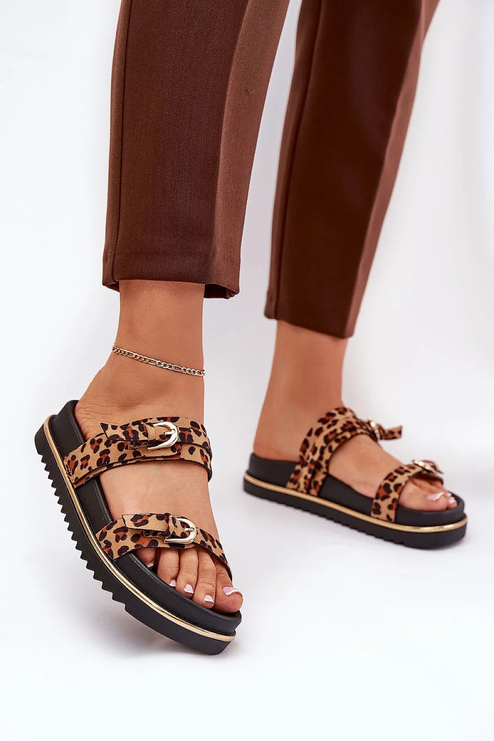 Sandales femmes plateforme style moderne confort boucles métalliques motif léopard cuir synthétique tissu durable élégance tendance polyvalent usage quotidien été