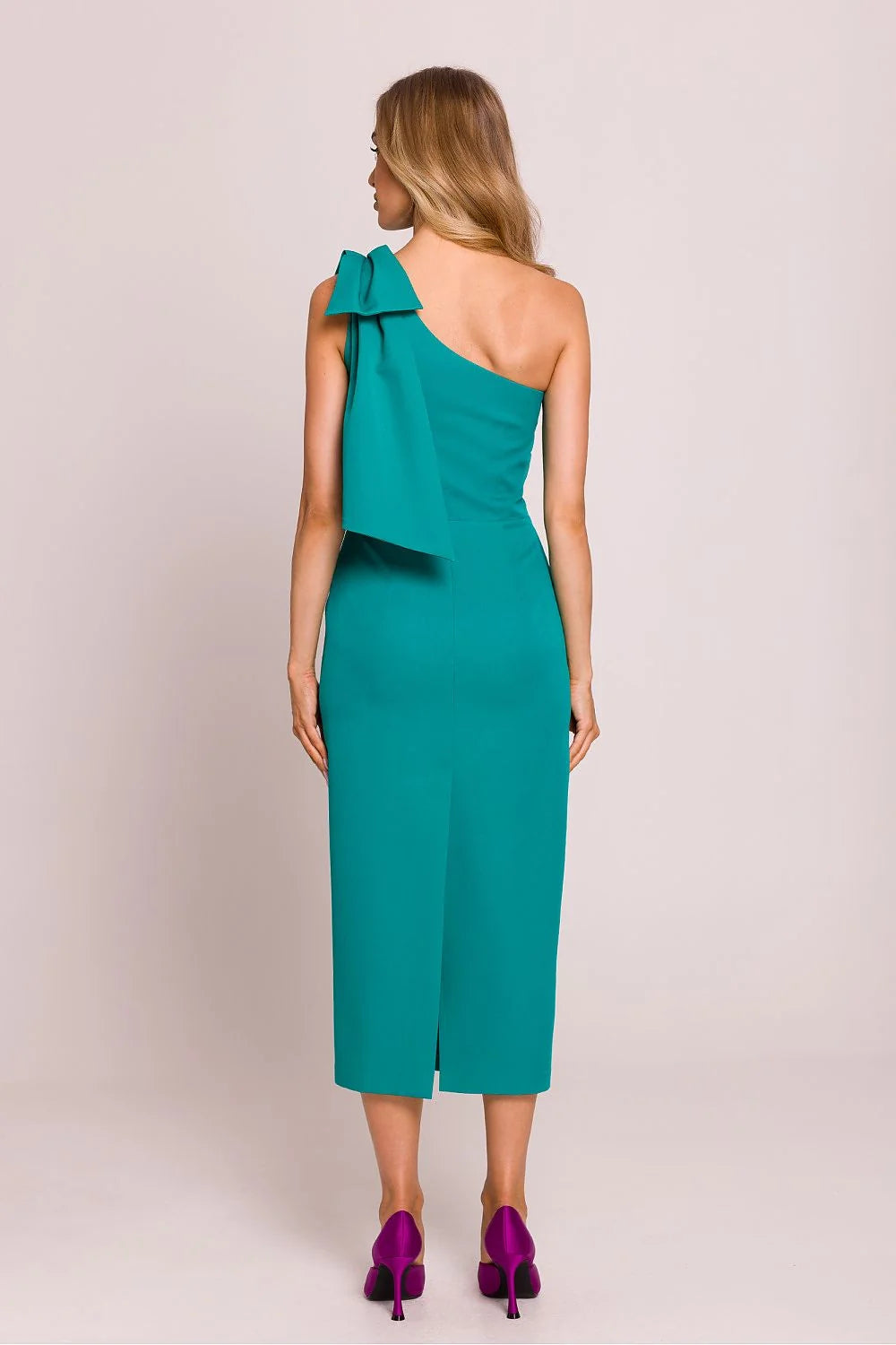Robe de cocktail élégante couleur émeraude coupe asymétrique épaule nue nœud en crêpe femme