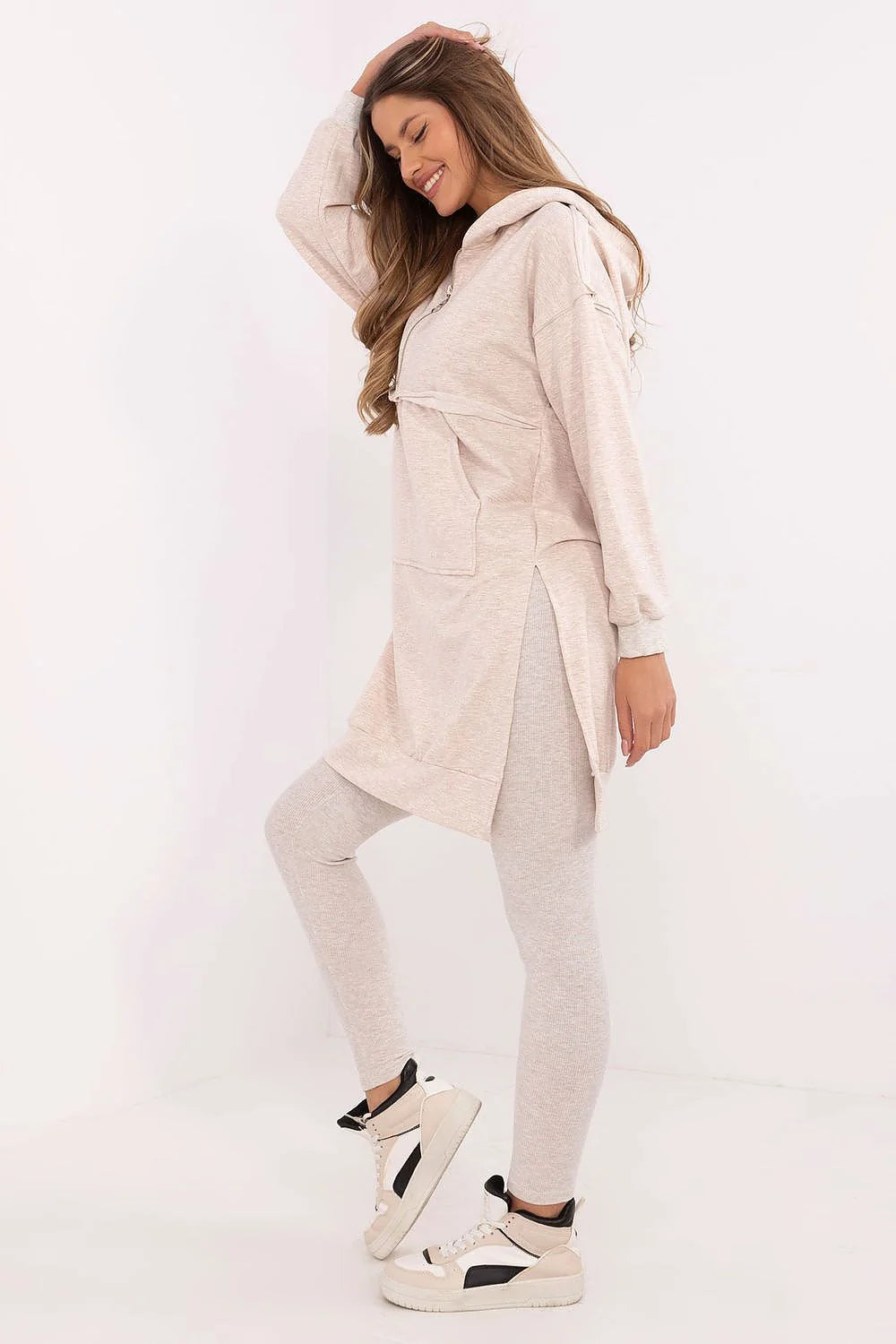 robe sweat tunique oversize beige chiné molleton doux col montant zip manches longues poche kangourou fentes latérales legging slim ajustable