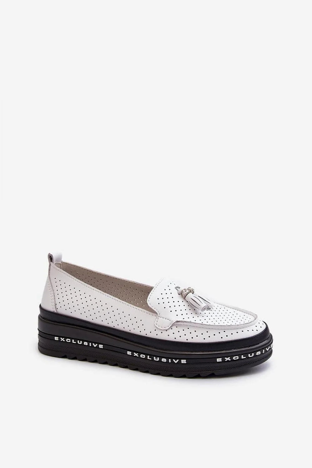 mocassins femmes blancs cuir perforés élégants sans lacets plateforme35mm semelle noire crantée confortables respirants pompons surpiqûres exclusive