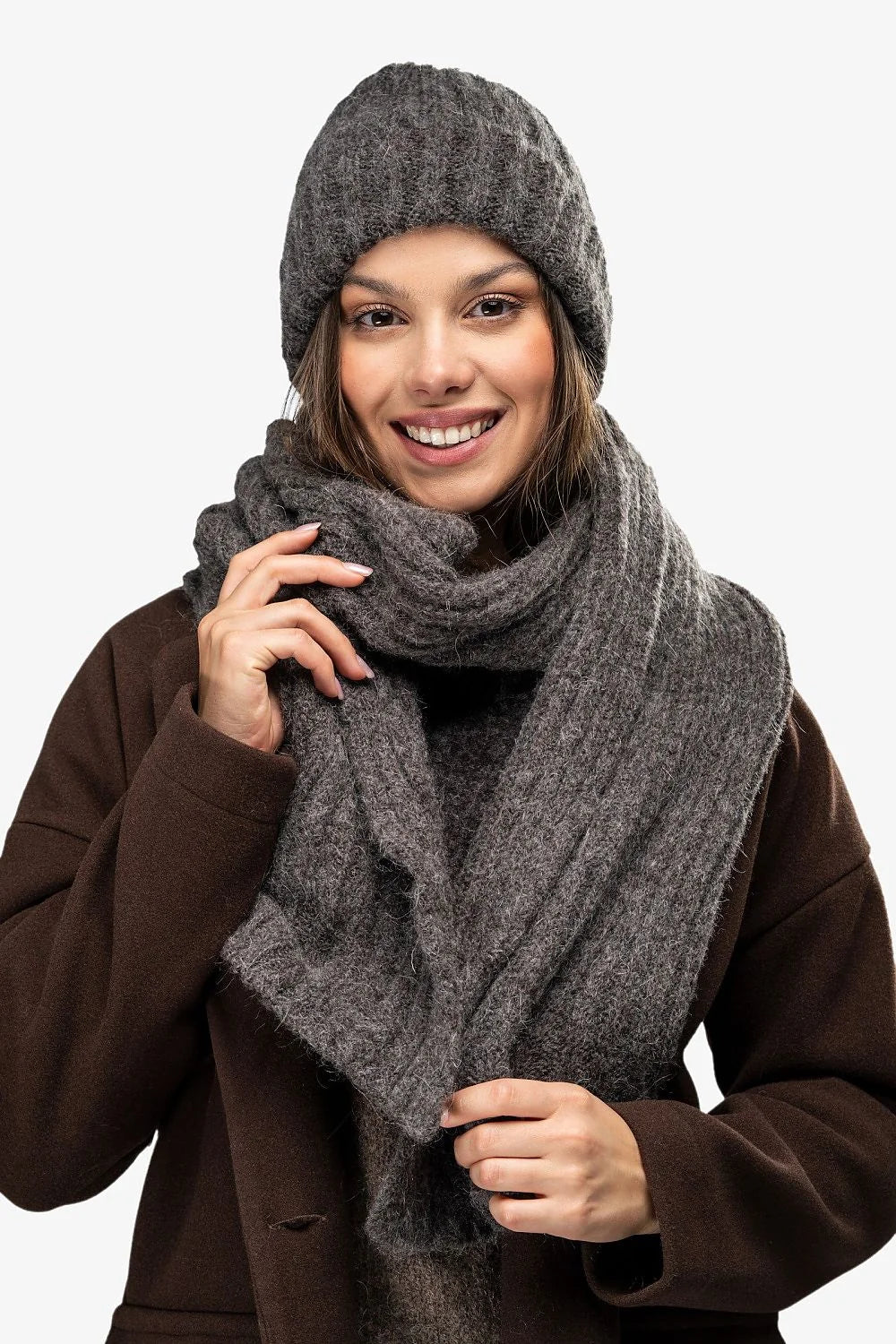 bonnet écharpe cachemire laine mohair grosse maille pelucheuse gris anthracite côtelé ajusté volumineuse texture chaud douillet respirant protecteur
