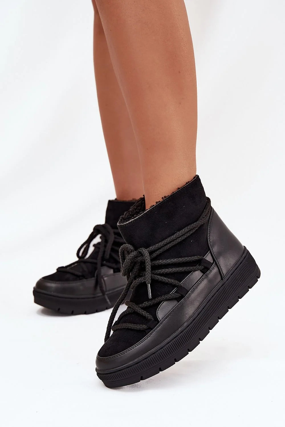 bottes neige femme noires cuir écologique suède doublure fourrée plateforme crantée gomme lacets épais rembourrée maintien confort chaleur