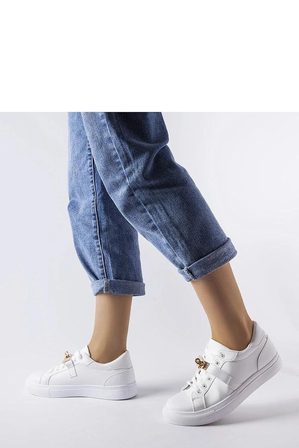 baskets basses blanches femme minimaliste épurées cuir écologique chaîne dorée décorative semelle plateforme épaisse lacets rembourré