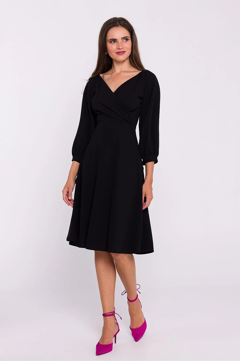 Robe de jour élégante classique en maille douce noire manches bouffantes longues décolleté en V dos nu ajustable femmes