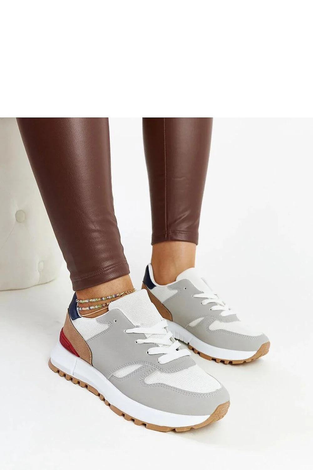 Baskets pour femmes modernes polyvalentes design basse couleur multicolore confortable lacets blancs cuir synthétique maille