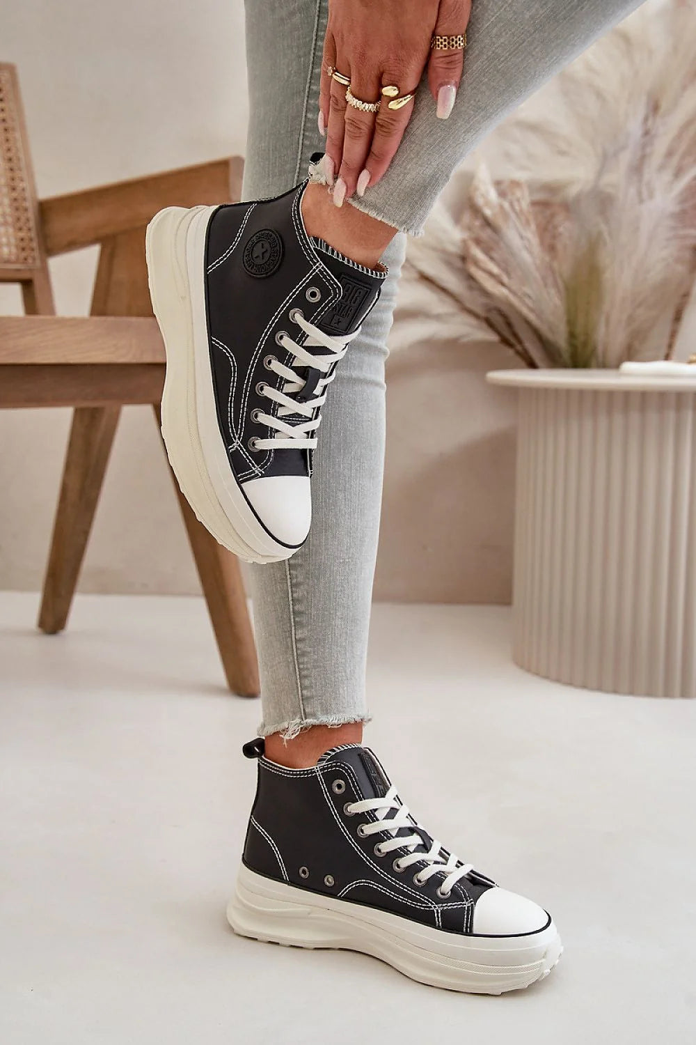 Baskets montantes femme style moderne sneakers plateforme PU confortable lacets blancs logo Big Star