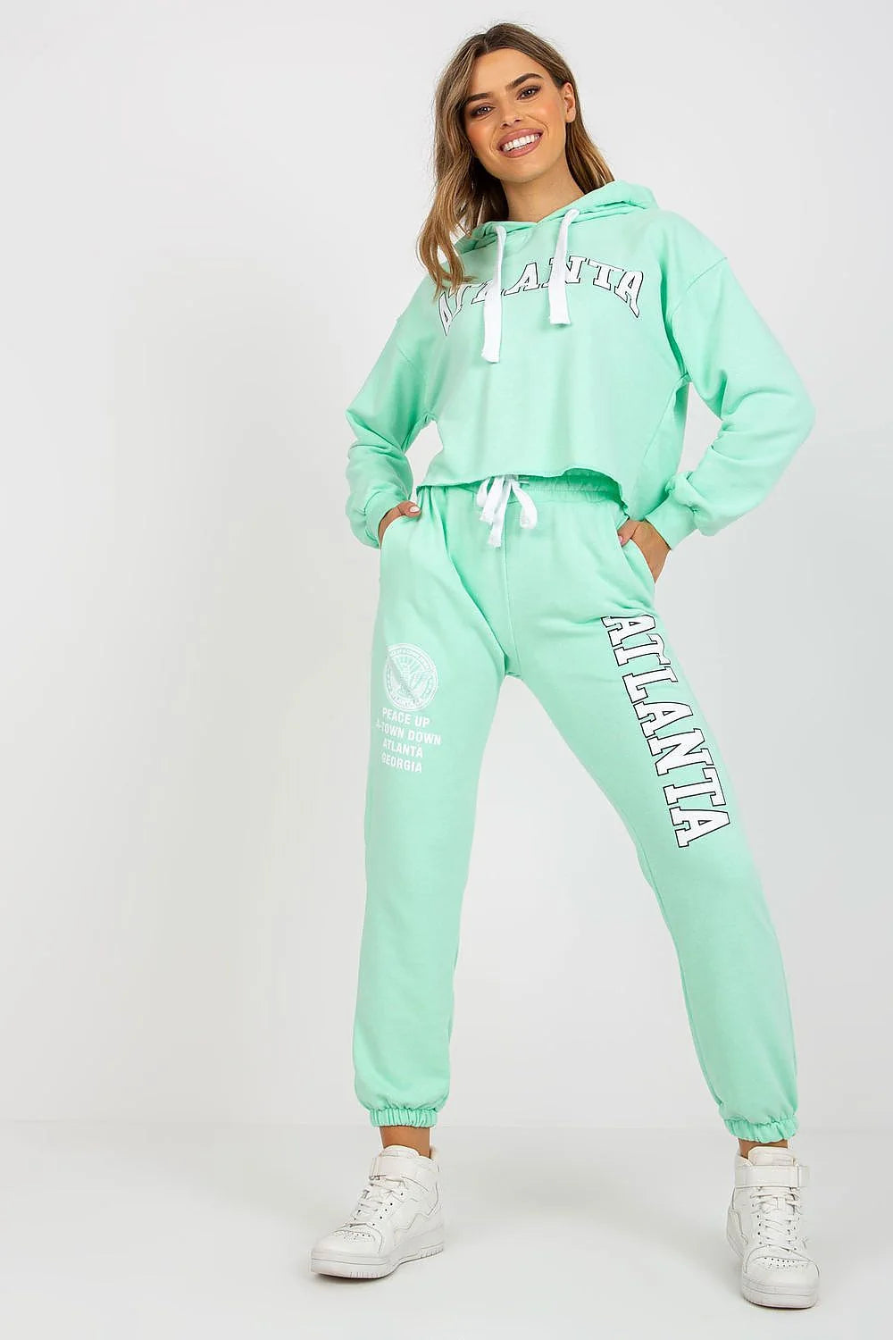 ensemble sportswear femme urbain athleisure molleton doux bleu ciel sweat capuche cordon blanc imprimé ATLANTA pantalon jogging fuselé