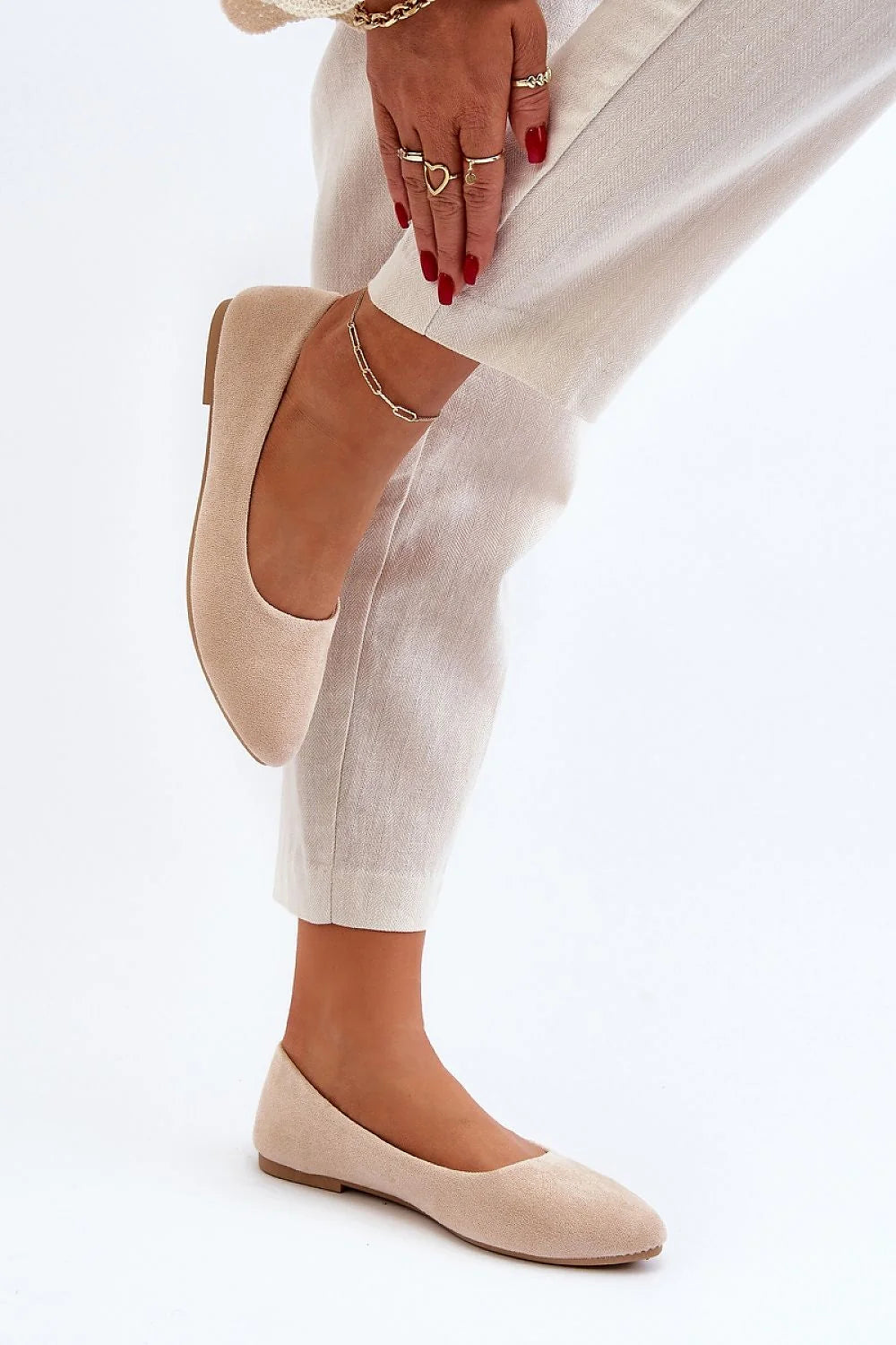 ballerines femmes classique minimaliste intemporelle élégante confortable suédine semelle intérieure cuir bout amande beige veloutée antidérapante slipon versatile quotidienne