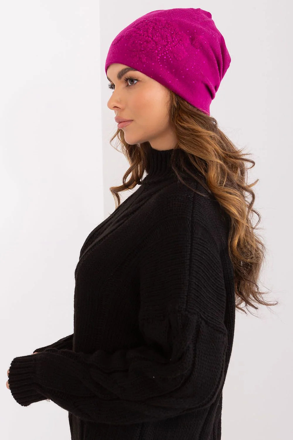 Bonnet d'hiver pour femmes en cachemire fuchsia motifs floraux strass style moderne ajusté doux et chaud
