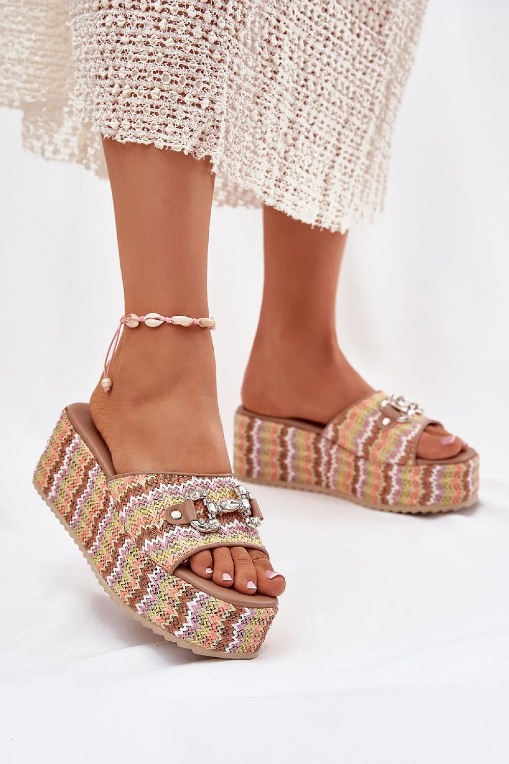 Sandales compensées pour femmes style estival ouvertes motif chevron multicolore tissu cuir artificiel plateforme 7 cm