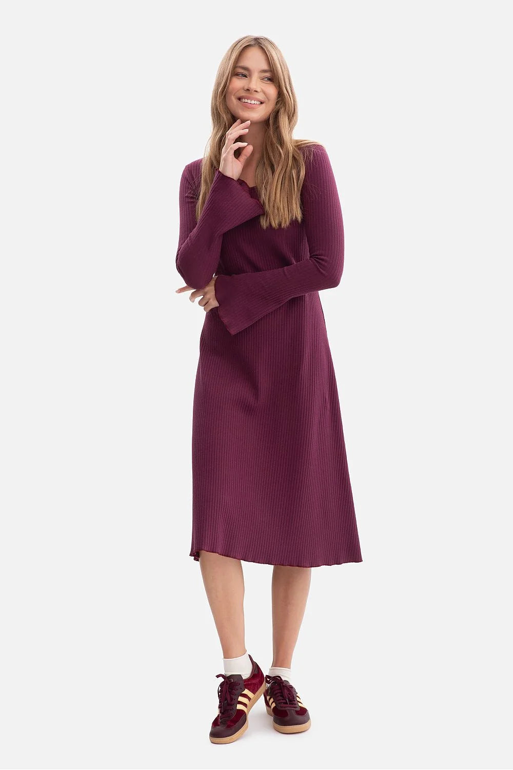 robe midi femme maille côtelée extensible prune profond semiajustée jupe évasée col V festonné manches longues ourlet ondulé