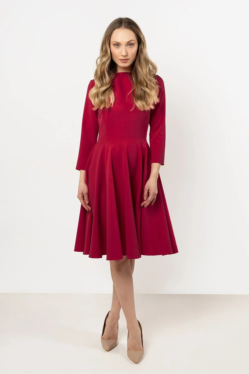 Robe de jour élégante pour femme couleur rouge coupe patineuse manches 3/4 waist cintré matière douce et confortable