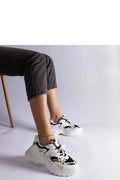 Baskets urbaines audacieuses blanc et noir détails dorés cuir écologique semelle épaisse lacets personnalisables femme
