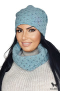 Ensemble Kamea pour femme, bonnet et écharpe assortis en turquoise, style beanie, snood, laine et acrylique, détails argentés, hiver élégant, confort durable