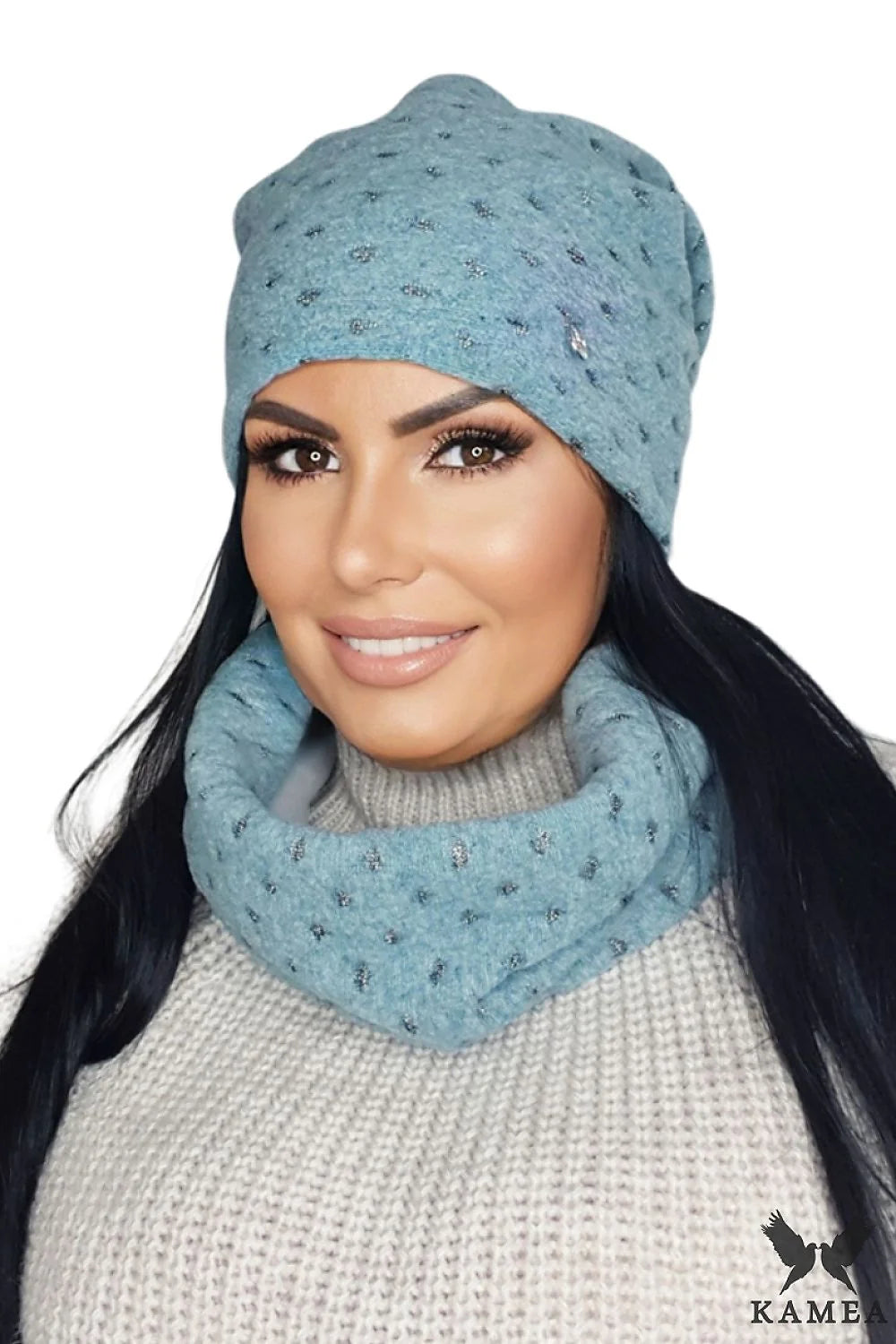 Ensemble Kamea pour femme, bonnet et écharpe assortis en turquoise, style beanie, snood, laine et acrylique, détails argentés, hiver élégant, confort durable