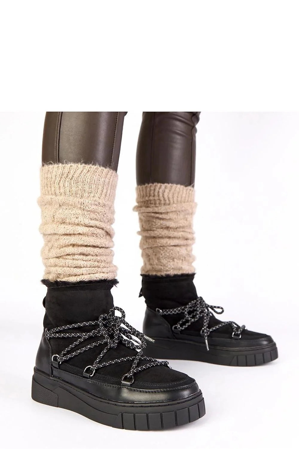 bottes neige femme noires lacées doublées fourrure fausse suède empiècements cuir plateforme semelle crantée caoutchouc rembourré œillets tressés