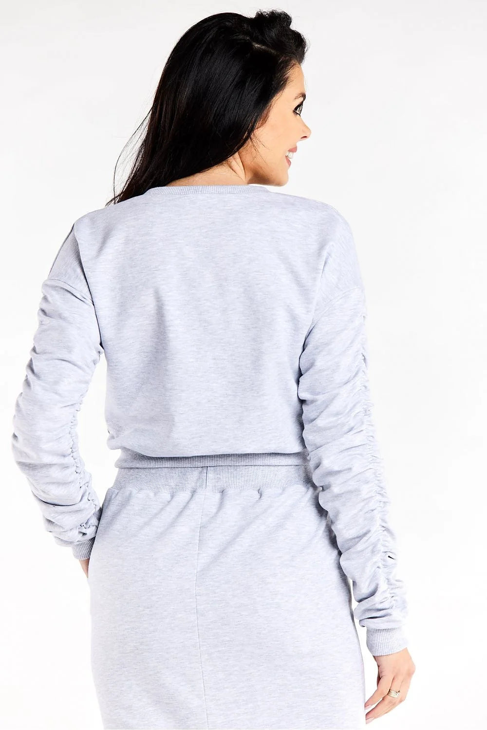 Ensemble deux pièces sweatshirt et jupe molletonnée femme manches longues encolure ronde couleur gris clair
