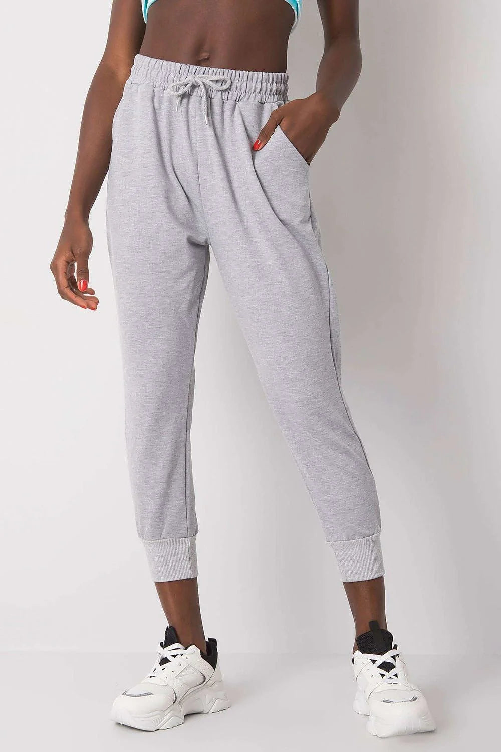 Pantalon survêtement Fancy pour femmes, style moderne, confortable, taille élastique, polyester et coton, poches latérales, finitions côtelées, occasion quotidienne, look sportswear