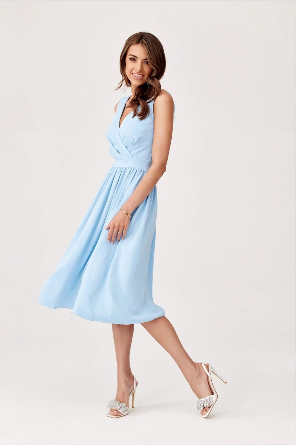 Robe de cocktail style décontracté couleur pastel bleu midi taille ajustable dos légèrement découvert bretelles larges polyester 100% femme