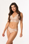Lingerie féminine élégante dentelle nude motifs floraux culottes soutien-gorge femme confortable coupe classique occasion spéciale