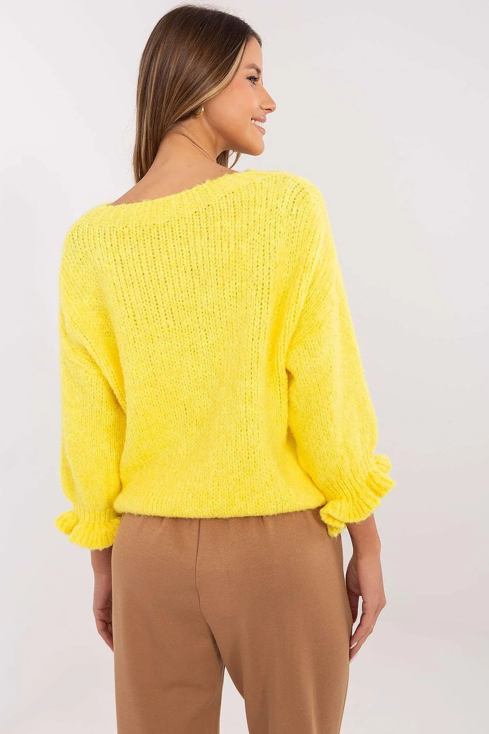 pull femme oversize grosse maille jaune vif col bateau manches trois quart volantées bouffantes tricot duveteux moelleux élégant