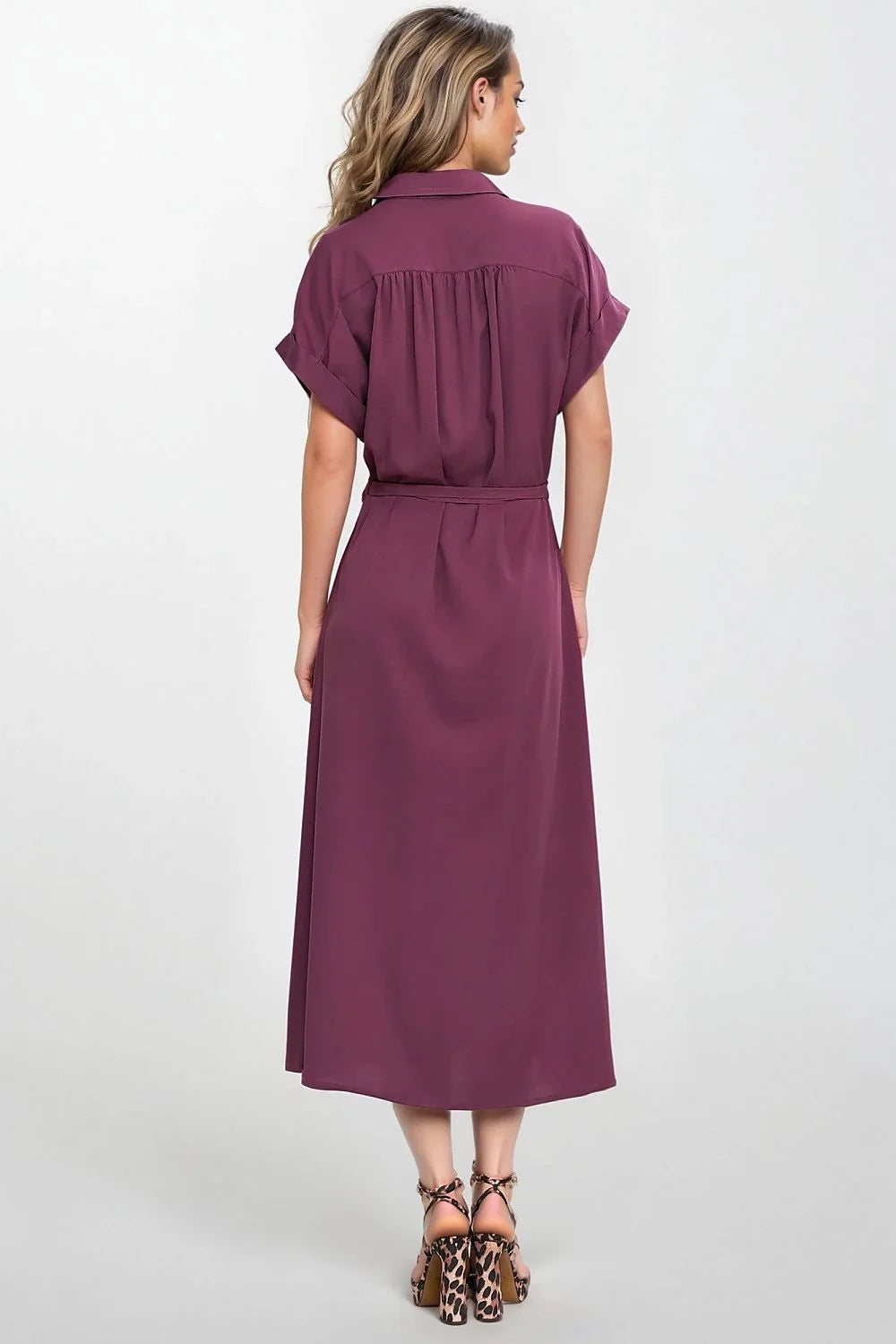 Robe chemise élégante pour femme en viscose couleur prune taille ajustable manches courtes ceinture incluse